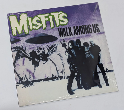 Foto original da frente do LP lacrado Misfits Walk Among Us anunciado pela Vinil Vibez